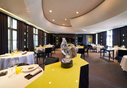 Salle Patrick Henriroux Restaurant Gastronomique La Pyramide à Viennes